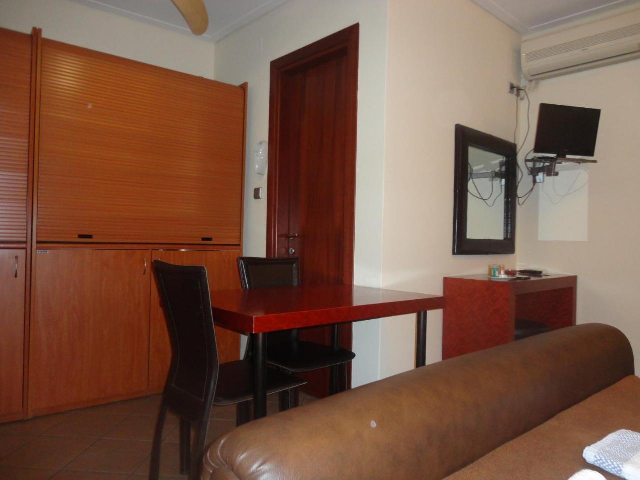 Lirio Guest House Makrakomi ภายนอก รูปภาพ