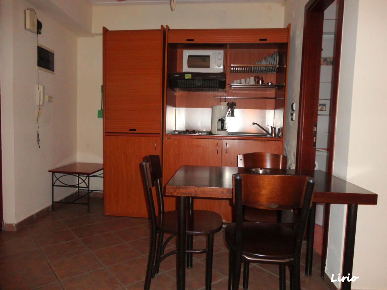 Lirio Guest House Makrakomi ภายนอก รูปภาพ