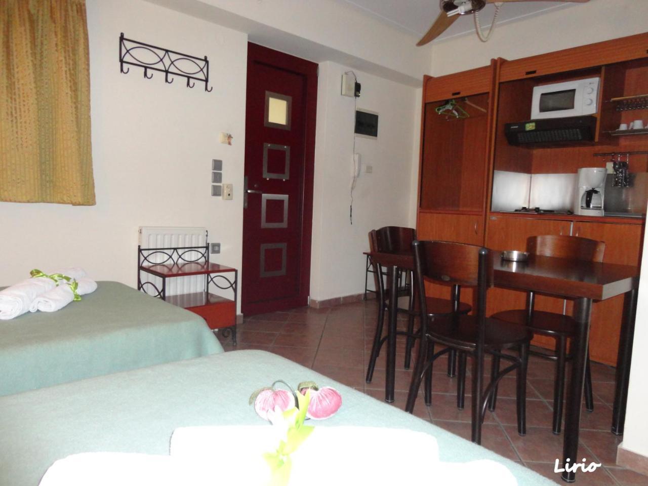 Lirio Guest House Makrakomi ภายนอก รูปภาพ